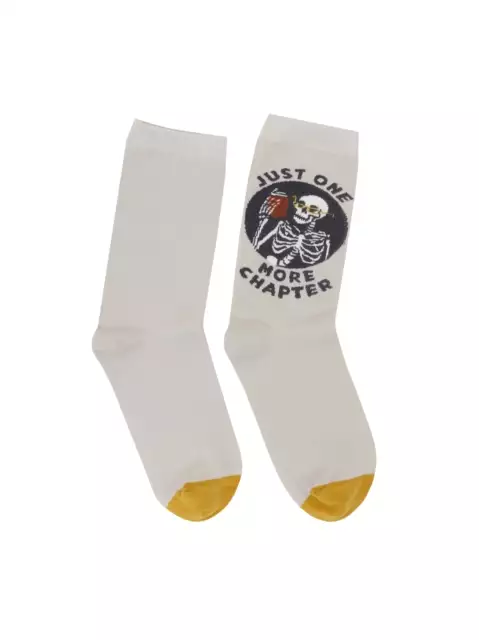 Chaussettes "Just One More Chapter" - fond gris - bouts jaunes - illustrations